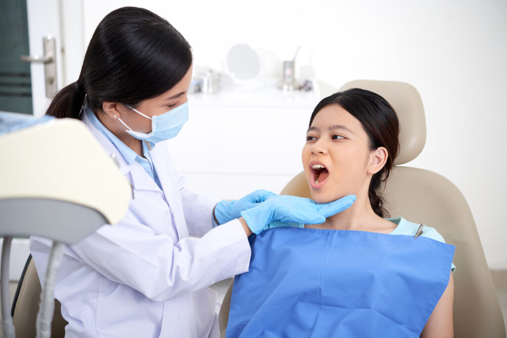 having teeth examination
